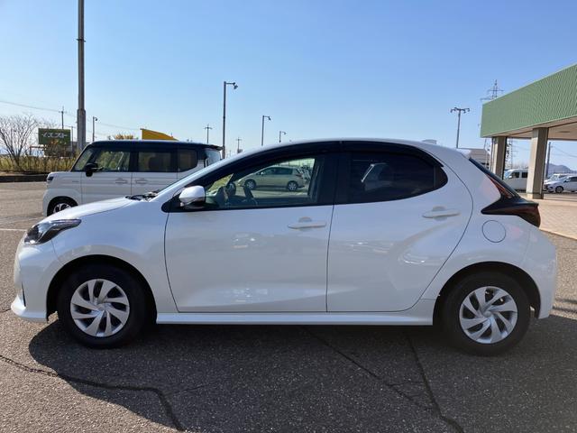 ヤリス Ｘ　トヨタセーフティーセンス　ナビ付ディスプレイオーディオ　バックカメラ　ブルートゥース　ＥＴＣ　プッシュスタート　スマートキー　オートライト　オートハイビーム　ステアリングスイッチ（12枚目）