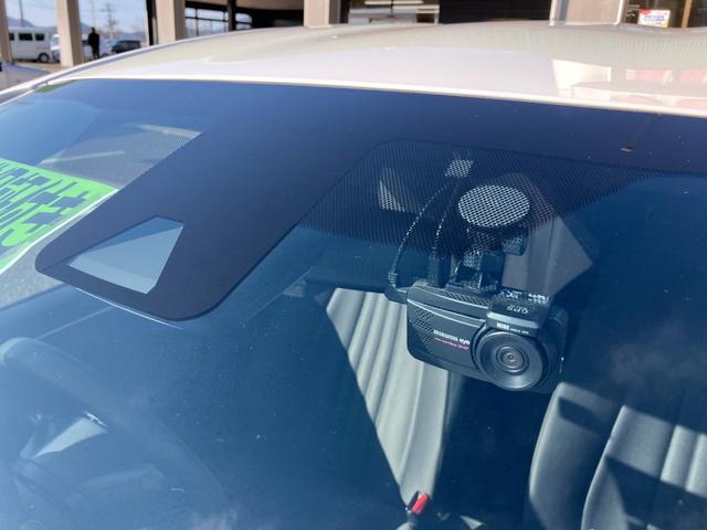 ヤリス Ｘ　トヨタセーフティーセンス　ナビ付ディスプレイオーディオ　バックカメラ　ブルートゥース　ＥＴＣ　プッシュスタート　スマートキー　オートライト　オートハイビーム　ステアリングスイッチ（16枚目）