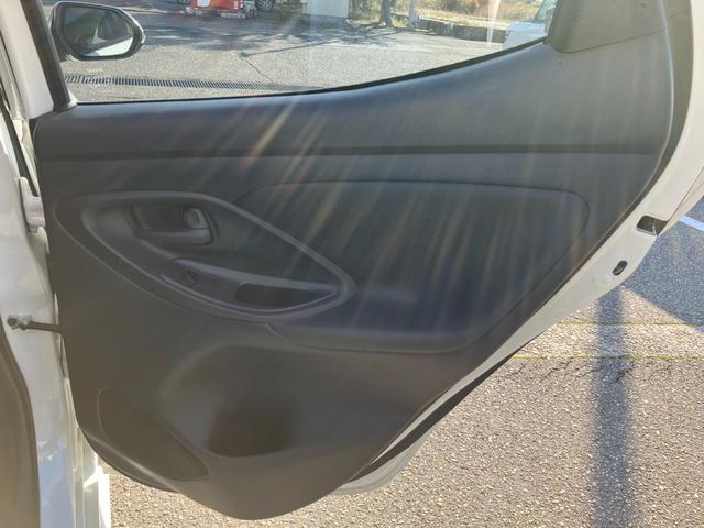 ヤリス Ｘ　トヨタセーフティーセンス　ナビ付ディスプレイオーディオ　バックカメラ　ブルートゥース　ＥＴＣ　プッシュスタート　スマートキー　オートライト　オートハイビーム　ステアリングスイッチ（37枚目）