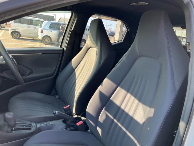 ヤリス Ｘ　トヨタセーフティーセンス　ナビ付ディスプレイオーディオ　バックカメラ　ブルートゥース　ＥＴＣ　プッシュスタート　スマートキー　オートライト　オートハイビーム　ステアリングスイッチ（43枚目）