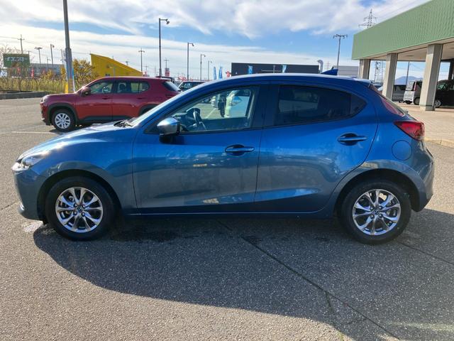 ＭＡＺＤＡ２ ＸＤ　法人仕様車　ターボ　衝突被害軽減装置　純正ナビ　フルセグＴＶ　全方位カメラ　ＥＴＣ　プッシュスタート　スマートキー　ＬＥＤヘッドライト　オートハイビーム　純正アルミ（18枚目）