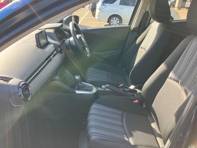 ＭＡＺＤＡ２ ＸＤ　法人仕様車　ターボ　衝突被害軽減装置　純正ナビ　フルセグＴＶ　全方位カメラ　ＥＴＣ　プッシュスタート　スマートキー　ＬＥＤヘッドライト　オートハイビーム　純正アルミ（32枚目）