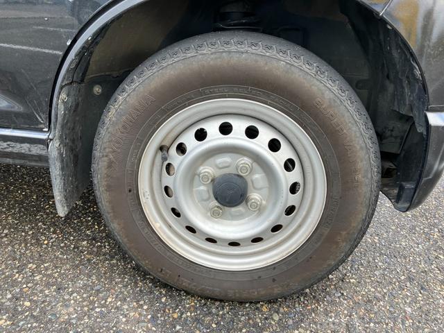 ハイゼットカーゴ ＤＸ　４ＷＤ　５速マニュアル　スマートアシスト　パワーウインドー　キーレス　プライバシーガラス　オートライト　オートハイビーム　ＡＭＦＭラジオ　フロント夏タイヤ２本新品交換（28枚目）