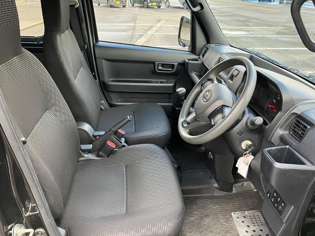 ハイゼットカーゴ ＤＸ　４ＷＤ　５速マニュアル　スマートアシスト　パワーウインドー　キーレス　プライバシーガラス　オートライト　オートハイビーム　ＡＭＦＭラジオ　フロント夏タイヤ２本新品交換（32枚目）