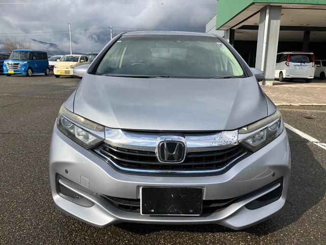 シャトル ハイブリッド　ホンダセンシング　社外ナビ　バックカメラ　ＥＴＣ　アダプティブクルーズコントロール　プッシュスタート　スマートキー　夏タイヤ４本新品交換　衝突被害軽減装置　アイドリングストップ　電動格納ドアミラー（9枚目）