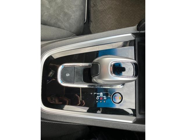 シャトル ハイブリッド　ホンダセンシング　社外ナビ　バックカメラ　ＥＴＣ　アダプティブクルーズコントロール　プッシュスタート　スマートキー　夏タイヤ４本新品交換　衝突被害軽減装置　アイドリングストップ　電動格納ドアミラー（21枚目）