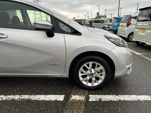 ノート ｅ－パワー　Ｘ　純正ナビ　ＣＤ　ＢＴ　フルセグ　エマージェンシーブレーキ　スマートキー２個　ＥＴＣ（13枚目）