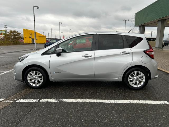 ノート ｅ－パワー　Ｘ　純正ナビ　ＣＤ　ＢＴ　フルセグ　エマージェンシーブレーキ　スマートキー２個　ＥＴＣ（25枚目）