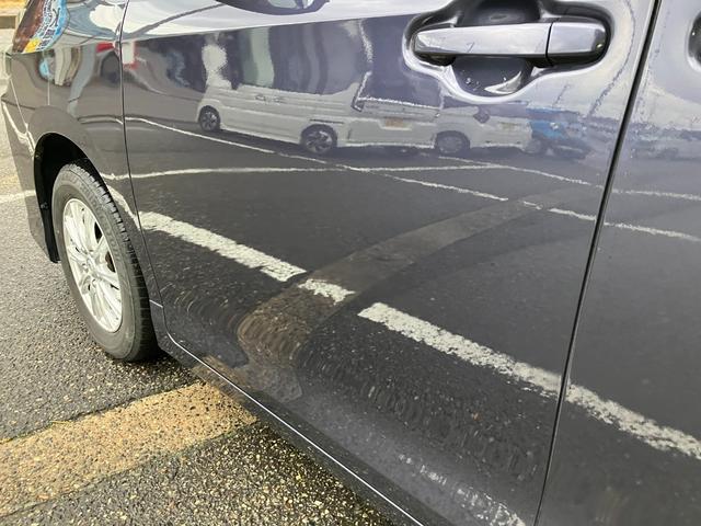 ヴォクシー Ｘ　Ｃパッケージ　７人乗り　両側スライドドア　４ＷＤ　ナビ　車種専用ナビ　ＣＤ　ＤＶＤ　ＢＴ　フルセグ　バックカメラ　ＥＴＣ（8枚目）