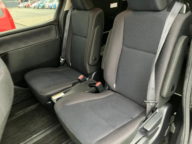 ヴォクシー Ｘ　Ｃパッケージ　７人乗り　両側スライドドア　４ＷＤ　ナビ　車種専用ナビ　ＣＤ　ＤＶＤ　ＢＴ　フルセグ　バックカメラ　ＥＴＣ（18枚目）