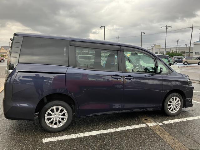 ヴォクシー Ｘ　Ｃパッケージ　７人乗り　両側スライドドア　４ＷＤ　ナビ　車種専用ナビ　ＣＤ　ＤＶＤ　ＢＴ　フルセグ　バックカメラ　ＥＴＣ（31枚目）