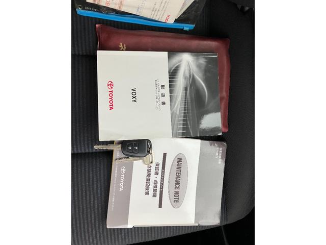 ヴォクシー Ｘ　Ｃパッケージ　７人乗り　両側スライドドア　４ＷＤ　ナビ　車種専用ナビ　ＣＤ　ＤＶＤ　ＢＴ　フルセグ　バックカメラ　ＥＴＣ（41枚目）