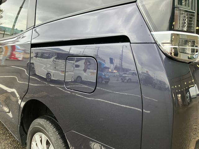 ヴォクシー Ｘ　Ｃパッケージ　７人乗り　両側スライドドア　４ＷＤ　ナビ　車種専用ナビ　ＣＤ　ＤＶＤ　ＢＴ　フルセグ　バックカメラ　ＥＴＣ（50枚目）