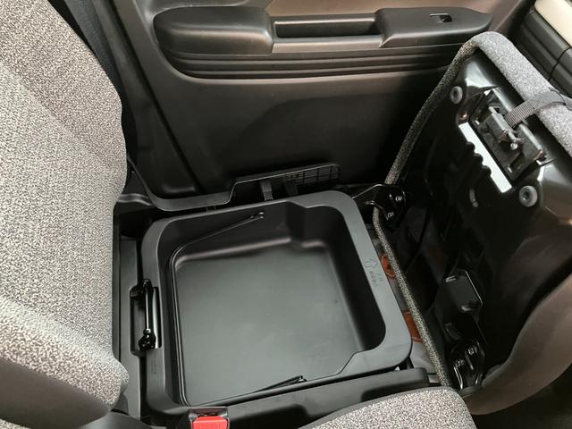 スペーシア ハイブリッドＸ　４ＷＤ　試乗車ＵＰ　９インチ全方位モニター付メモリーナビ　フルセグＴＶ　ブルートゥース　両側パワースライドドア　ＬＥＤヘッドライト　オートハイビーム　両席シートヒーター　リヤシートオットマン（51枚目）