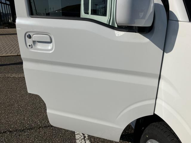 エブリイ ジョインターボ　４ＷＤ　バックアイカメラ付ディスプレィオーディオ　スズキセーフティーサポート　プッシュスタート　スマートキー　ＬＥＤヘッドライト　オートハイビーム　シートヒーター　ヒーテッドドアミラー（28枚目）