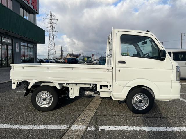 キャリイトラック ＫＣエアコン・パワステ　４ＷＤ　届出済未使用車　パワーウインドー　キーレス　横滑り防止装置　オートライト　アイドリングストップ　フロントメッキグリル　ＡＭＦＭラジオ（11枚目）