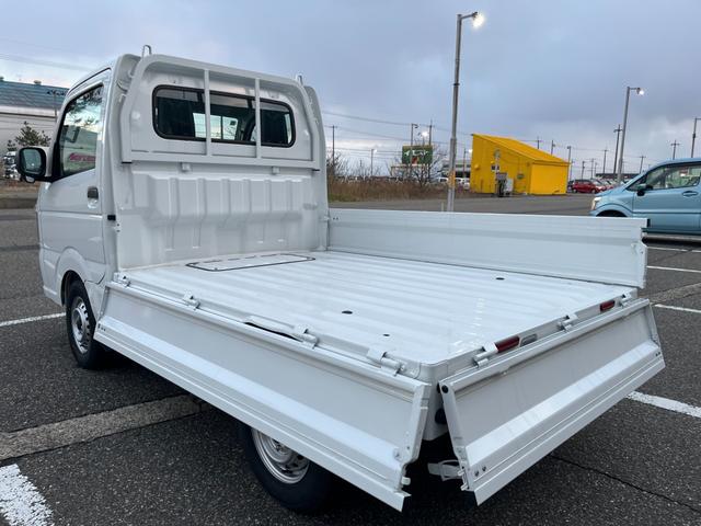 キャリイトラック KCエアコン・パワステ 4WD 届出済未使用車 パワーウインドー キーレス 横滑り防止装置 オートライト アイドリングストップ フロントメッキグリル AMFMラジオ(17枚目)