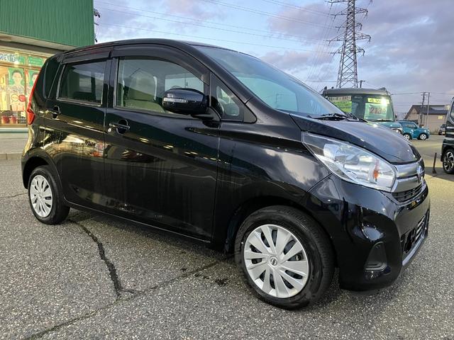 デイズ X 4WD 衝突被害軽減装置 社外ナビ ワンセグTV CD アラウンドビューモニター プッシュスタート スマートキー アイドリングストップ シートヒーター(3枚目)