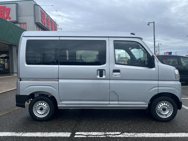 ハイゼットカーゴ ＤＸ　届出済未使用車　ＣＶＴ　衝突被害軽減ブレーキ　障害物センサー　オートハイビーム　アイドリングストップ　オーディオレス仕様　スピーカー付　キーレス（9枚目）