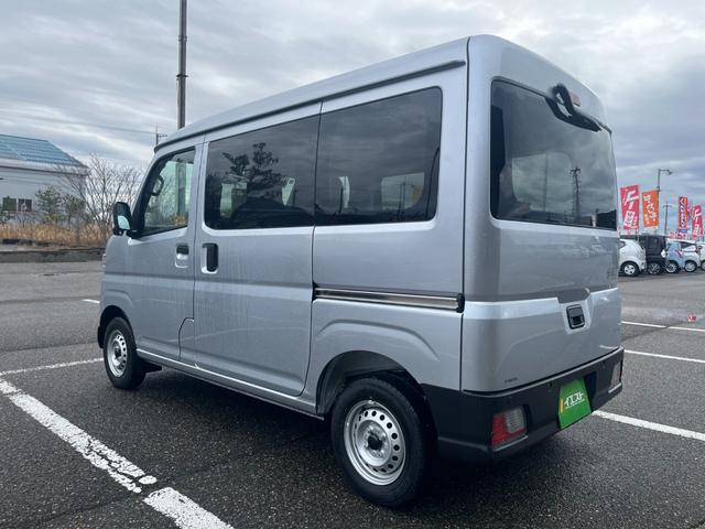 ハイゼットカーゴ ＤＸ　届出済未使用車　ＣＶＴ　衝突被害軽減ブレーキ　障害物センサー　オートハイビーム　アイドリングストップ　オーディオレス仕様　スピーカー付　キーレス（12枚目）