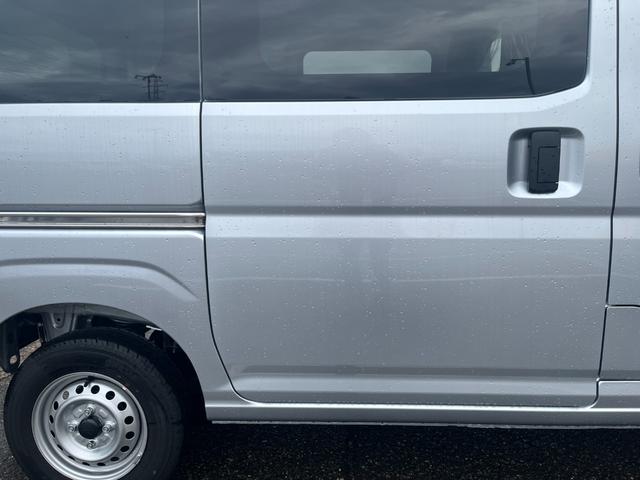 ハイゼットカーゴ ＤＸ　届出済未使用車　ＣＶＴ　衝突被害軽減ブレーキ　障害物センサー　オートハイビーム　アイドリングストップ　オーディオレス仕様　スピーカー付　キーレス（20枚目）