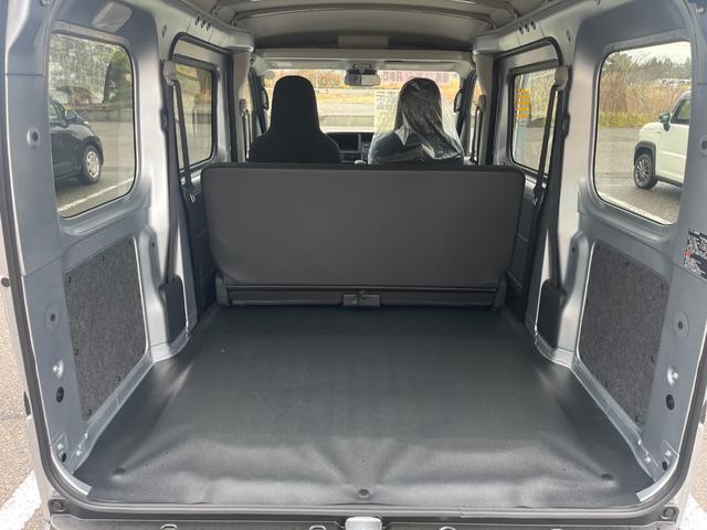 ハイゼットカーゴ ＤＸ　届出済未使用車　ＣＶＴ　衝突被害軽減ブレーキ　障害物センサー　オートハイビーム　アイドリングストップ　オーディオレス仕様　スピーカー付　キーレス（37枚目）