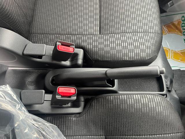 ハイゼットカーゴ ＤＸ　届出済未使用車　ＣＶＴ　衝突被害軽減ブレーキ　障害物センサー　オートハイビーム　アイドリングストップ　オーディオレス仕様　スピーカー付　キーレス（64枚目）