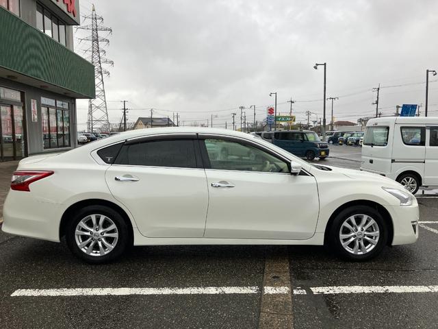 ティアナ ＸＬ　ナビＡＶＭパッケージ　エマージェンシーブレーキ　アラウンドビューモニター　純正ナビ　ＣＤ　フルセグ　ＴＶキット　ＥＴＣ　ブルートゥース　スマートキー　純正エンジンスターター（8枚目）