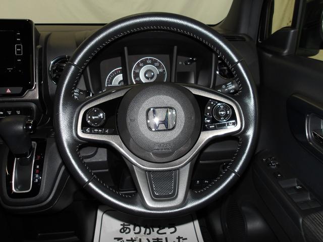 ステアリングスイッチでオーディオ各種操作が可能で、運転に集中できます。安心・安全・快適なドライブをお楽しみいただけます。