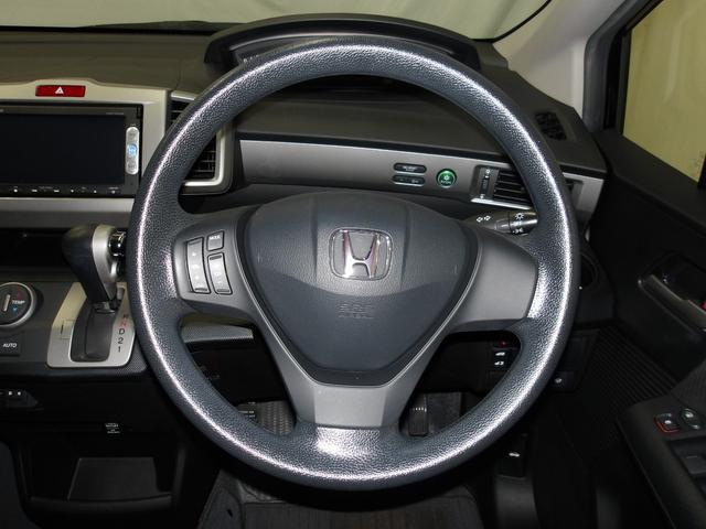 �X�e�A�����O�X�C�b�`�ŃI�[�f�B�I�e�푀�삪�\�ŁA�^�]�ɏW���ł��܂��B���S�E���S�E���K�ȃh���C�u�����y���݂��������܂��B