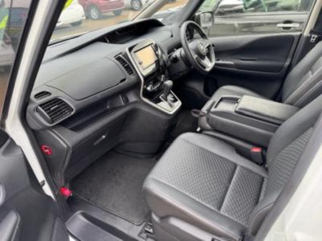 セレナ ハイウェイスター　ＶセレクションＩＩ　４ＷＤ　地デジメモリーナビ　アラウンドビューモニター（5枚目）