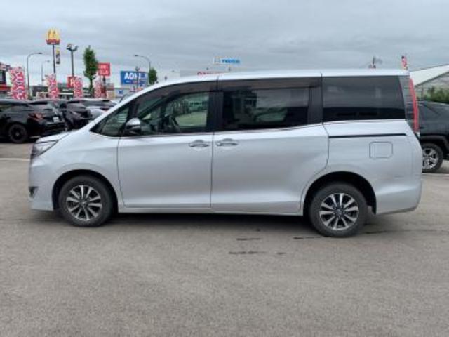 エスクァイア Ｘｉ　４ＷＤ　メモリーナビＴＶ　バックカメラ　８人乗り（3枚目）