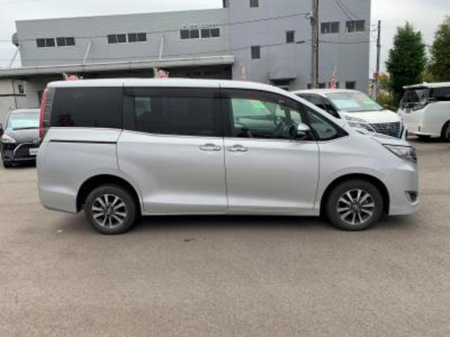 エスクァイア Ｘｉ　４ＷＤ　メモリーナビＴＶ　バックカメラ　８人乗り（6枚目）