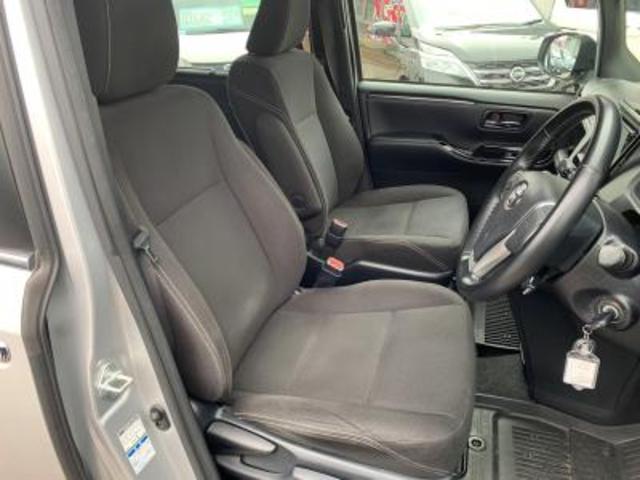 エスクァイア Ｘｉ　４ＷＤ　メモリーナビＴＶ　バックカメラ　８人乗り（9枚目）