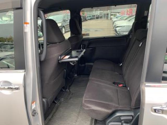 エスクァイア Ｘｉ　４ＷＤ　メモリーナビＴＶ　バックカメラ　８人乗り（10枚目）