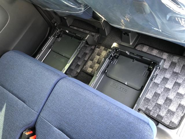 ムーヴキャンバス セオリーＧ　４ＷＤ　届出済未使用車　両側パワースライドドア（18枚目）