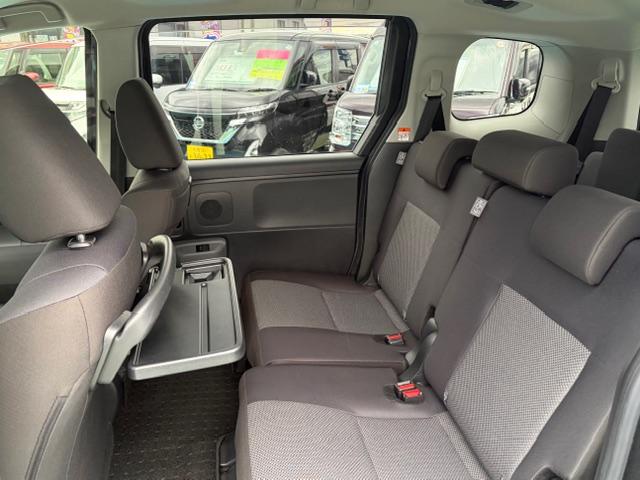 シエンタ ハイブリッドG 8インチナビ バックカメラ ETC 両側パワースライドドア LEDヘッドライト トヨタセーフティセンス 7人乗り(12枚目)