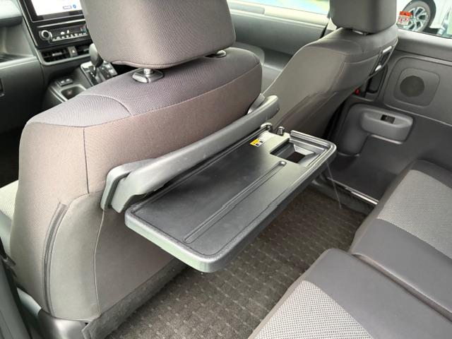 シエンタ ハイブリッドG 8インチナビ バックカメラ ETC 両側パワースライドドア LEDヘッドライト トヨタセーフティセンス 7人乗り(13枚目)