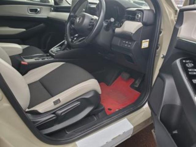 ヴェゼル ｅ：ＨＥＶ　Ｚ　４ＷＤ　９インチナビＴＶ　バックカメラ　ＥＴＣ（3枚目）