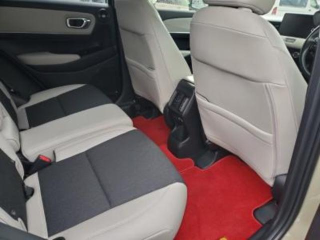 ヴェゼル ｅ：ＨＥＶ　Ｚ　４ＷＤ　９インチナビＴＶ　バックカメラ　ＥＴＣ（4枚目）