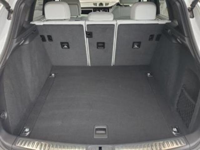 マカン マカンＴ　パノラマルーフ　白革シート　１２．３型ナビ　３６０°カメラ　スポーツクロノＰＫＧ　２１インチＲＳスパイダーアルミ　プライバシーガラス　パワーバックドア（5枚目）