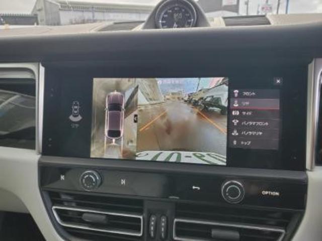 マカン マカンＴ　パノラマルーフ　白革シート　１２．３型ナビ　３６０°カメラ　スポーツクロノＰＫＧ　２１インチＲＳスパイダーアルミ　プライバシーガラス　パワーバックドア（6枚目）