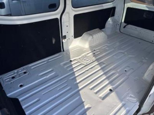 キャラバン ロングＤＸ　４ＷＤディーゼルターボ　寒冷地仕様　３人乗り（4枚目）