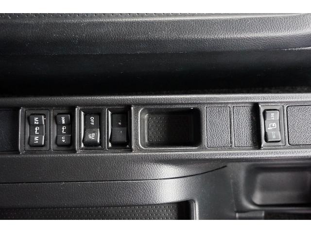 4.5t 増トン ワイドベッド付 ウイング Rエアサス R観音扉/格納ゲート1,000kg付 リモコン付 床フック6対 ラッシング2段 セイコーラック 荷室左右パネルカーペット張り 6MT(18枚目)