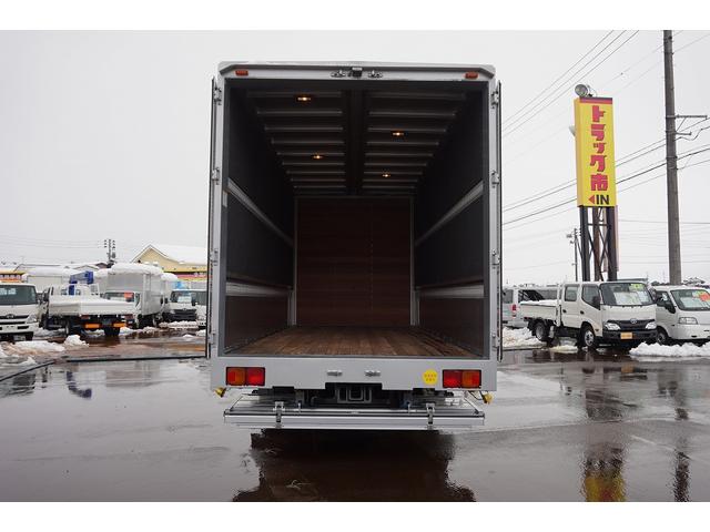 4.5t 増トン ワイドベッド付 ウイング Rエアサス R観音扉/格納ゲート1,000kg付 リモコン付 床フック6対 ラッシング2段 セイコーラック 荷室左右パネルカーペット張り 6MT(26枚目)