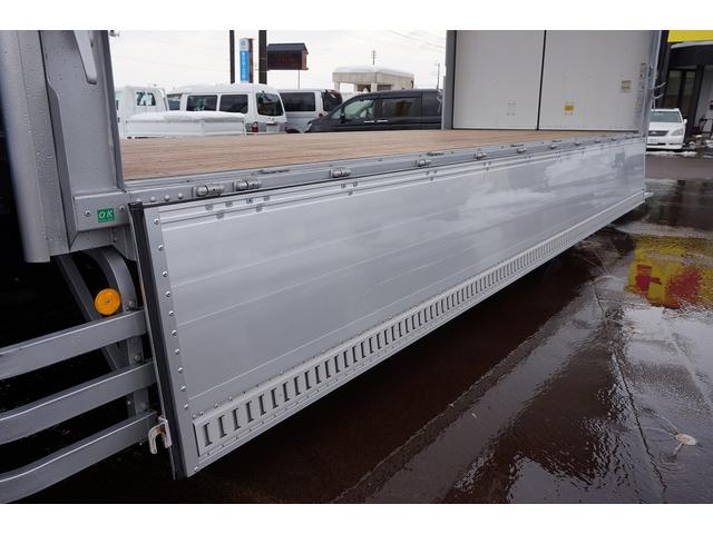 4.5t 増トン ワイドベッド付 ウイング Rエアサス R観音扉/格納ゲート1,000kg付 リモコン付 床フック6対 ラッシング2段 セイコーラック 荷室左右パネルカーペット張り 6MT(40枚目)
