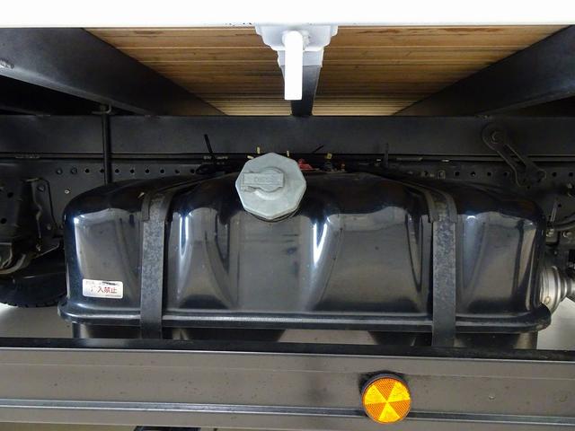 エルフトラック 高床 4t ワイドロング 平ボデー 三方開 床板アピトン張り替え ボデー横ねた鉄製 キーレス(不良) 左電格ミラー ETC アイドリングストップ フォグランプ トラクションコントロール 室内蛍光灯(不灯)(40枚目)
