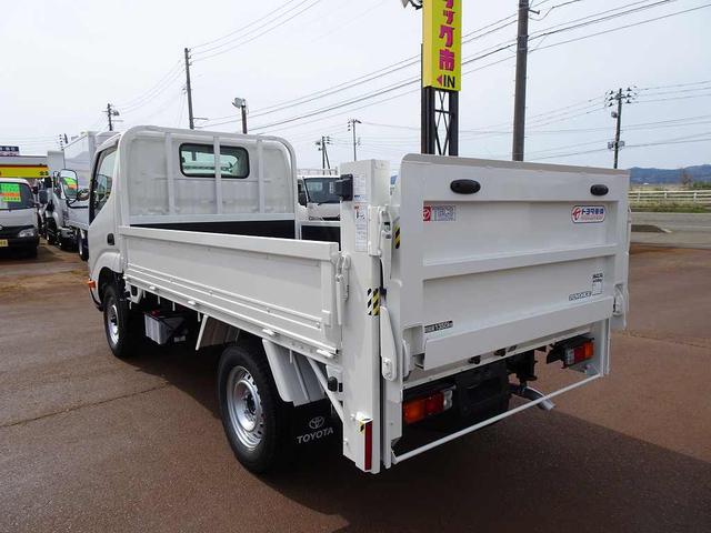 トヨエース 　１．３５ｔ　４ＷＤ　ＦＪＬ　Ｓタイヤ　垂直ＰＧ　６００ｋｇ付　長：７２ｃｍ／有効長：５８ｃｍ　幅／１５２ｃｍ　左リア支柱ＰＧスイッチ　三方開　左右アオリ／床板張替え（4枚目）