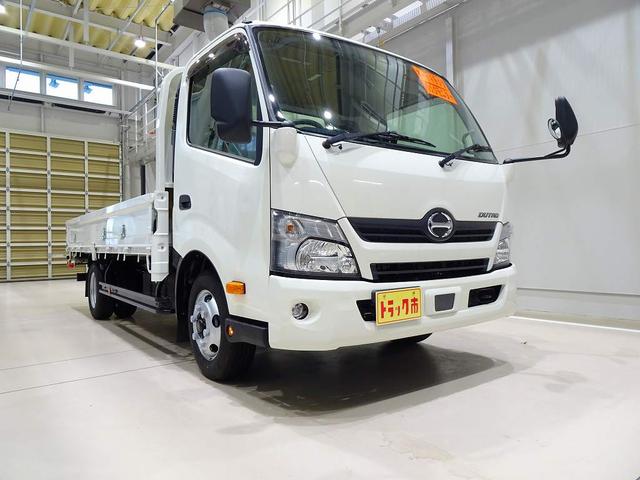 デュトロ 　３ｔ　ＦＪＬ　ワイドロング　平ボデー　三方開　セイコーラック　ロープ穴３対　埋め込みフック３対　リアアオリチェーン２個　荷台床／前立て鳥居鉄板張り／Ｕ型フック１個　床リア入口幌シート立てスタンション（2枚目）