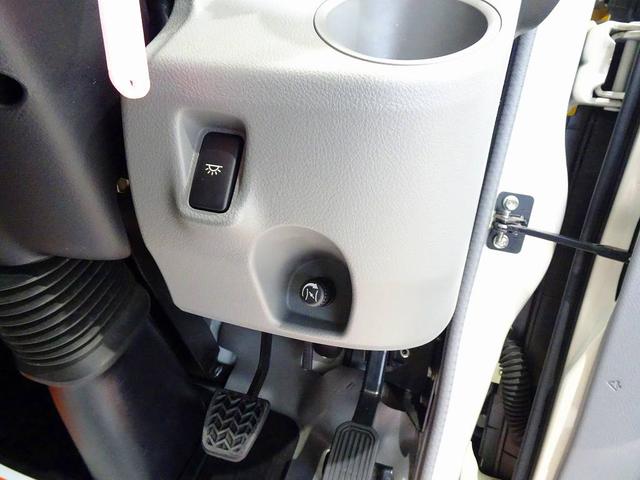 デュトロ 　３ｔ　ＦＪＬ　ワイドロング　平ボデー　三方開　セイコーラック　ロープ穴３対　埋め込みフック３対　リアアオリチェーン２個　荷台床／前立て鳥居鉄板張り／Ｕ型フック１個　床リア入口幌シート立てスタンション（19枚目）